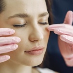 Naturalny lifting z własnej krwi: czego spodziewać się po mezoterapii PRP i kiedy widać pierwsze rezultaty?